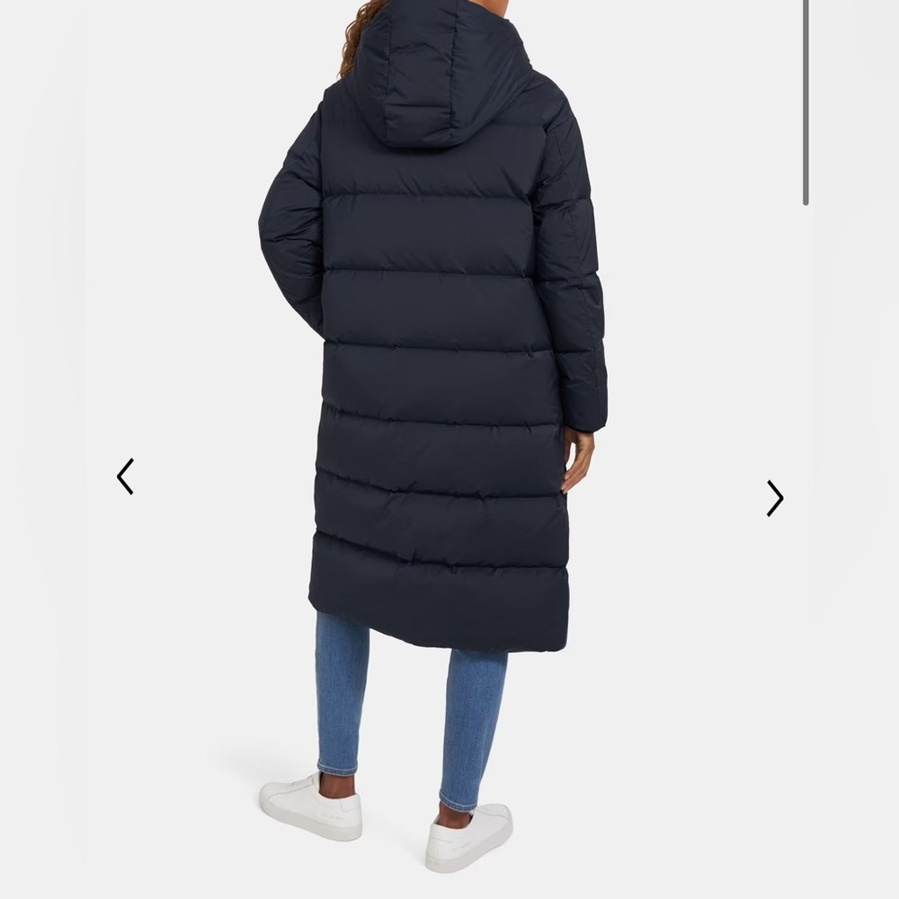 Theory Side-Button Puffer Coat in City
Poly Olve Woman - Picture 3 of 14